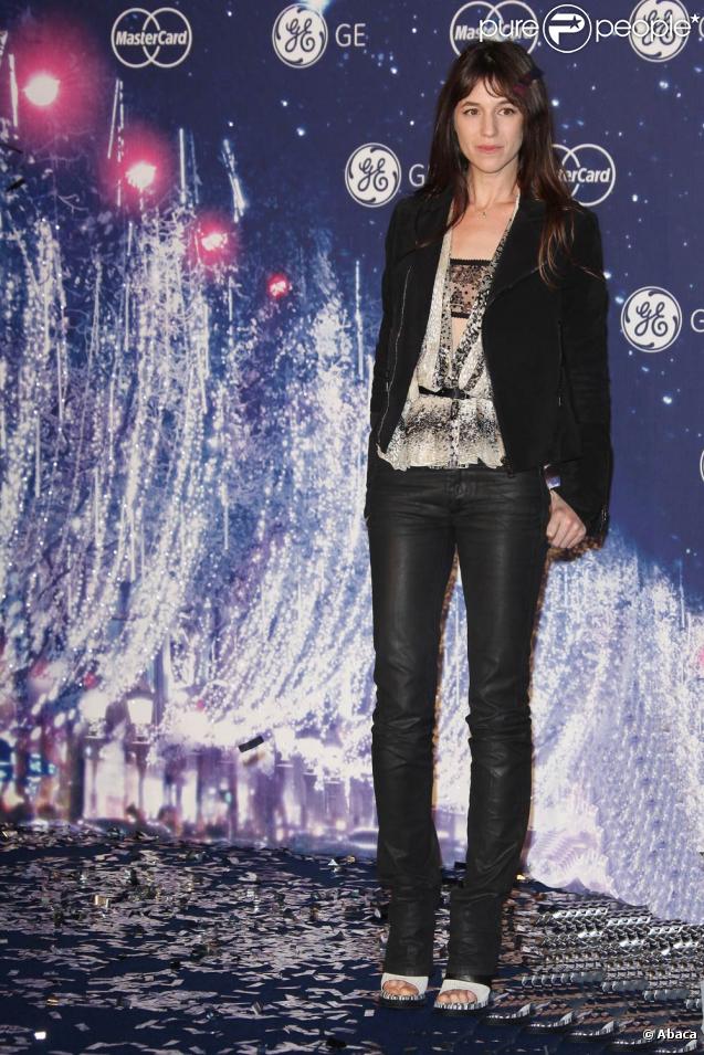 Charlotte Gainsbourg, sur les Champs-Elysées, ce lundi 23 novembre, à l'occasion du lancement des illuminations de Noël de la plus belle avenue du monde.