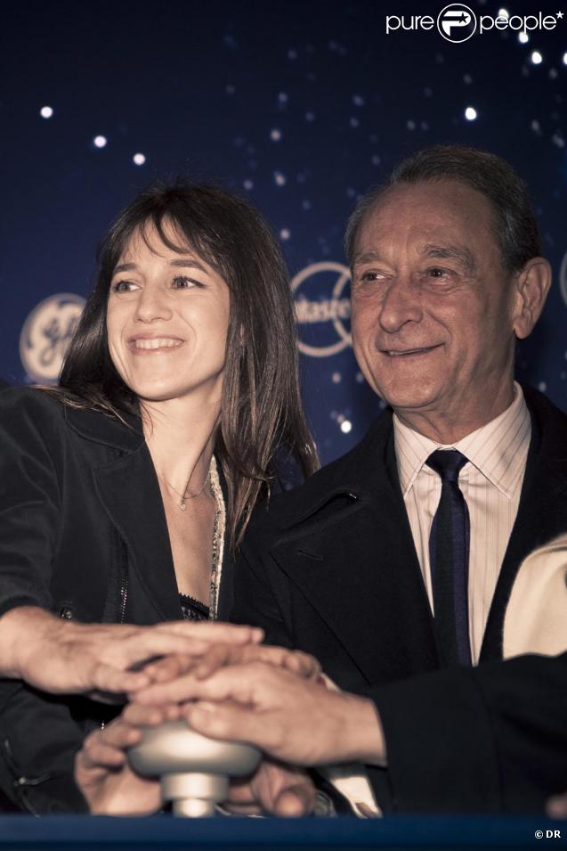 Charlotte Gainsbourg illumine les Champs Elysées avec Bertrand Delanoé. Elle est trop jolie !