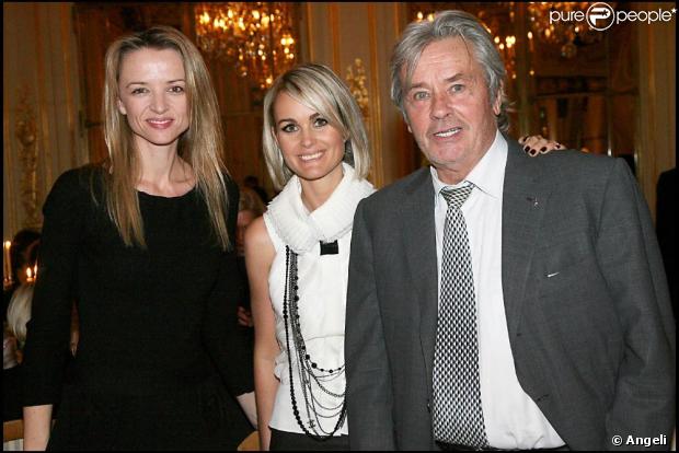 Delphine Arnault-Gancia, Laeticia Hallyday et Alain Delon au Meurice, à Paris. 19/11/2009
