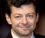 Le comédien Andy Serkis, à l'occasion de l'avant-première de  Lovely Bones , qui s'est tenue dans le cadre du Royal Film Performance 2009, à l'Odeon de Leicester Square, à Londres, le 24 novembre 2009.