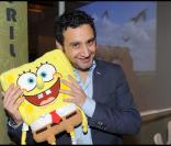 Cyril Hanouna lors de la vente aux enchères silencieuses Bob l'éponge au profit de WWF-France le 26 novembre 2009 à Paris