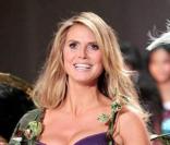 Heidi Klum défile pour Victoria's Secret en novembre 2009 
