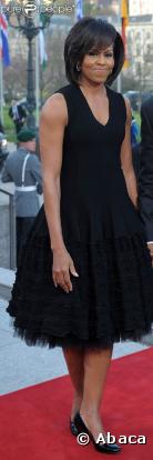 Michelle Obama, très élégante dans sa belle robe noire, joliment surpiquée vers le bas et rehaussée de tulle !