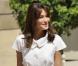 Carla Bruni, l'ex-vedette des podiums, porte une robe de cocktail Dior en cachemire blanc