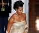 Michelle Obama parfaitement moulée dans une longue robe or et argent du créateur Naeem Khan, qu'elle a rehaussé d'une jolie étole beige