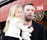 Ben Affleck va chercher sa fille Violet à l'école le 29 novembre 2009