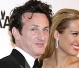 Sean Penn et Petra Nemcova à la soirée organisée par Elton John après les Oscars