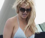 Britney, ici en croisière en Australie, offre une séance photos au magazine  Elle  en compagnie de ses deux adorables enfants.