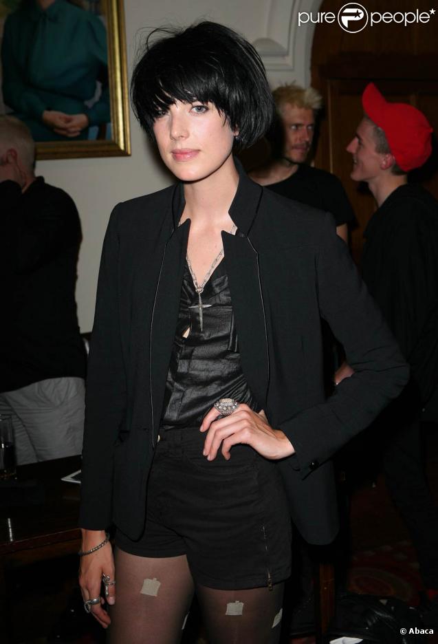 Le mannequin britannique Agyness Deyn  
