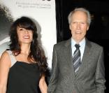 Clint Eastwood et Dina, son épouse, à la première de Invictus le 3 décembre à Los Angeles