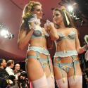 Regardez le paroxysme de la sensualité... avec le torride défilé Agent Provocateur !