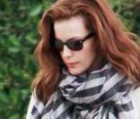 Liv Tyler dans les rues de Los Angeles le 5/12/09 avec une nouvelle coiffure : rousse !