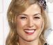 La jolie Rosamund Pike, à l'occasion des 12e British Independent Film Awards, qui se sont tenus au Brewery de Chiswell Street, à Londres, le 6 décembre 2009.