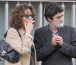 Valeria Golino aux côtés de son compagnon Riccardo Scamarcio, à la sortie de la conférence de prese de  L'uomo nero , de Sergio Rubini, à Milan, le 1er décembre 2009.