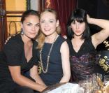 Mélanie Maudran, Julie Judd et Cécile Togni lors de la soirée Chivas Christmas Knight chez Castel à Paris le 9 décembre 2009