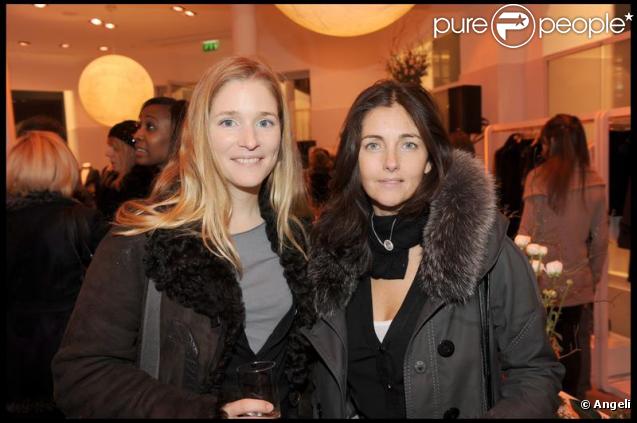 Natacha Régnier et Cristiana Reali à la soirée Comptoir des Cotonniers le 10/12/09 à Paris 
