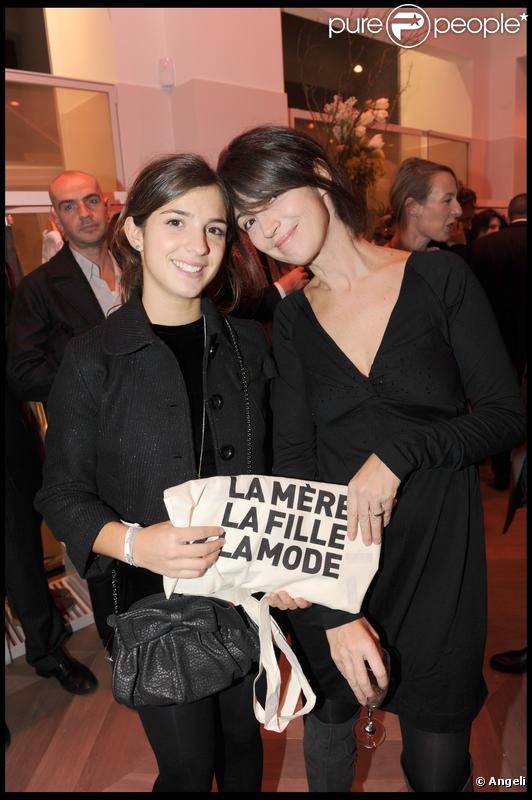 Zabou Breitman et sa fille à la soirée Comptoir des Cotonniers le 10/12/09 à Paris