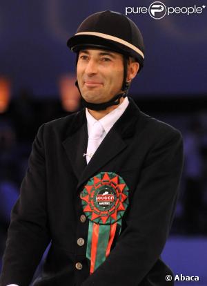 Nicolas Canteloup a accroché une place d'honneur sur Lutin de la Roque, au Gucci Masters 2009, récompensée par un prix !