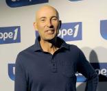 Nicolas Canteloup particulièrement drôle dans sa  Revue de presque  sur Europe 1, le 14 décembre 2009. 