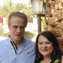 Josianne Balasko entre son chéri et Christophe Lambert... Les stars françaises prennent du bon temps au soleil !