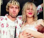 Courtney Love et Kurt Cobain quelques jours après la naissance de Frances Bean en août 1992 