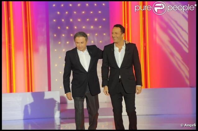 Arthur et Michel Drucker  lors de l'enregistrement de l'emission Vivement Dimanche de Michel Drucker - spéciale Arthur Essebag le 15 décembre 2009