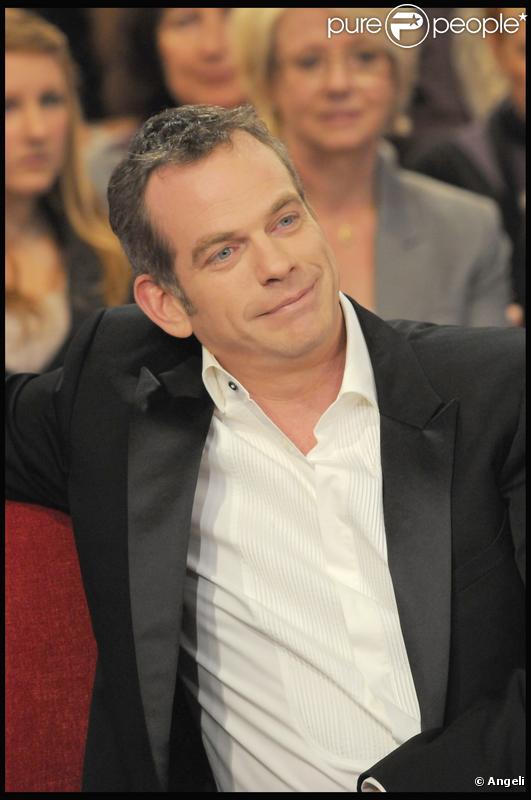 Garou  lors de l'enregistrement de l'emission Vivement Dimanche de Michel Drucker - spéciale Arthur Essebag le 15 décembre 2009