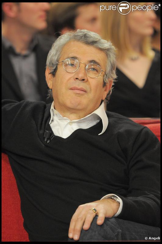 Michel Boujenah  lors de l'enregistrement de l'emission Vivement Dimanche de Michel Drucker - spéciale Arthur Essebag le 15 décembre 2009