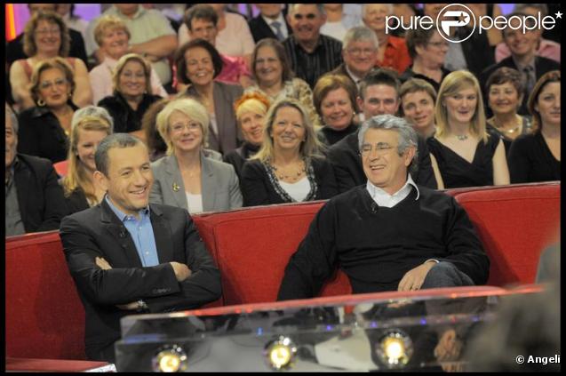 Dany Boon et Michel Boujenah  lors de l'enregistrement de l'emission Vivement Dimanche de Michel Drucker - spéciale Arthur Essebag le 15 décembre 2009