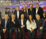 Dany Boon, Michel Boujenah, Arthur Essebag, la chanteuse Noa, Franck dubosc, Garou, Vincent Perez, Veronic Dicaire, Michel Drucker lors de l'émission Vivement Dimanche de Michel Drucker le 15 décembre 2009 spéciale Arthur Essebag 