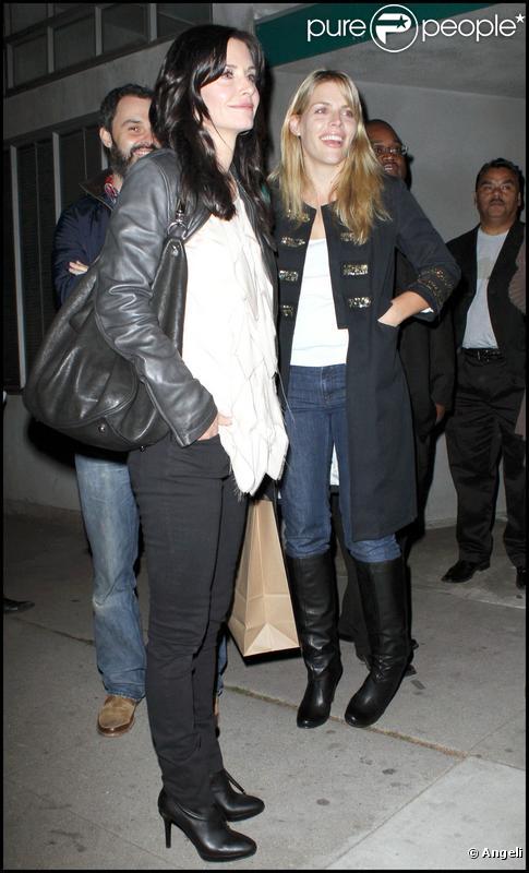 Courteney Cox et Busy Philips à la sortie d'une soirée à Venice Beach le 17/12/09  