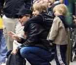 Jon Bon Jovi avec ses enfants Jacob et Romeo à New-York en ai 2009 