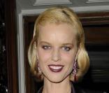 Eva Herzigova : Sa beauté est ici complètement gâchée par son maquilage !!! 