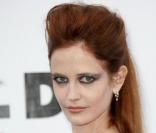 Eva Green : Une cure de soleil ou un bon coup de blush lui aurait permis d'avoir meilleure mine ! Surtout avec un regard smoky. 