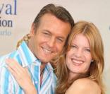 Michelle Stafford et son partenaire Doug Davidson des Feux de L'amour posent à Monaco durant le festival international de télévision en juin 2009 