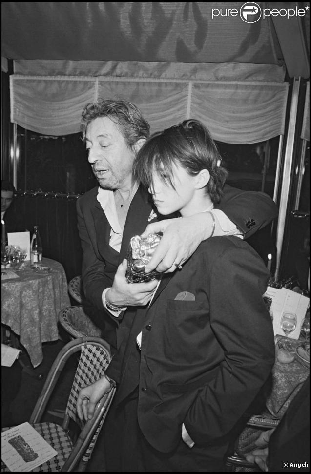Serge Gainsbourg et sa fille Charlotte en 1986. 