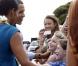 Le président Barack Obama, avec Michelle et leurs filles Malia et Sasha, lors de leur arrivée à Honolulu, Hawaii, le 24 décembre 2009.