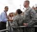 Le président Barack Obama, avec Michelle et leurs filles Malia et Sasha, lors de leur arrivée à Honolulu, Hawaii, le 24 décembre 2009.