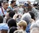 Le président Barack Obama, avec Michelle et leurs filles Malia et Sasha, lors de leur arrivée à Honolulu, Hawaii, le 24 décembre 2009.