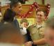 Barack et Michell Obama lors de leur second jour à Hawaii, en visite à la base militaire de Kaneohe, le 25 décembre 2009.
