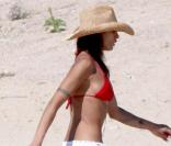 Elisabetta Canalis sur une plage de Mexico. 27/12/09