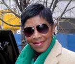 Natalie Cole quitte son hôtel à New York. 28/12/09