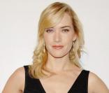 Kate Winslet moulée dans une robe très près du corps. Des hanches, une belle poitrine, une taille fine, elle est... parfaite !<br />