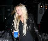 Lindsay Lohan et sa soeur Ali Lohan vont s'offrir une nouvelle coupe de cheveux chez Andy Lecompte dans West Hollywood le 30 décembre 2009