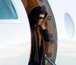Fergie et Josh Duhamel à la sortie de leur jet-privé à Miami le 2 janvier 2010