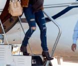 Fergie et Josh Duhamel à la sortie de leur jet-privé à Miami le 2 janvier 2010
