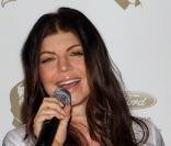 Fergie sur le tapis orange à l'occasion du match de football américain, opposant les Miami Dolphins et les Steelers de Pittsburg au stade Land Shark de Miami le 3 janvier 2010