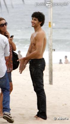 Jesus Luz à Rio de Janeiro en plein shooting pour Vanity Fair. Un corps parfait !
