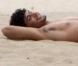 Dur dur le travail pour Jesus Luz en plein shooting pour Vanity Fair à Rio de Janeiro