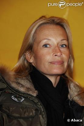 Estelle Lefébure lors du lancement de l'opération Pièces Jaunes, place de la Bastille. 06/01/2010